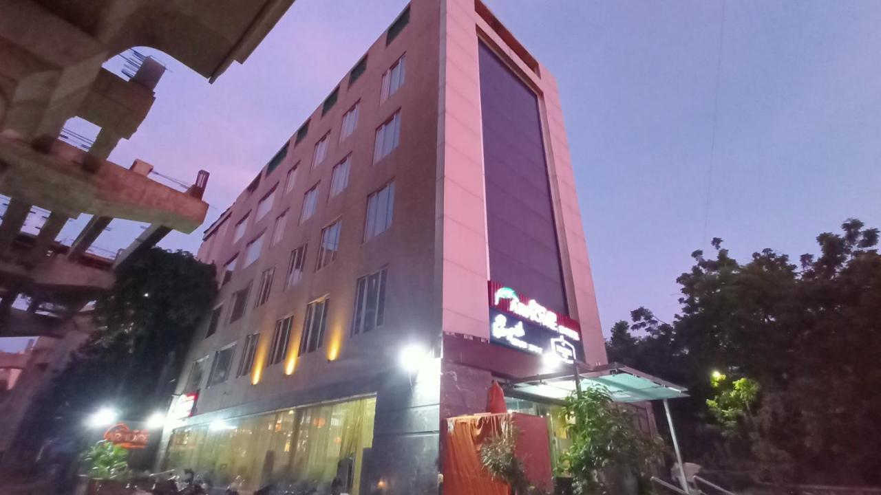 Super Inn Armoise Hotel Ahmedabad Exterior photo
